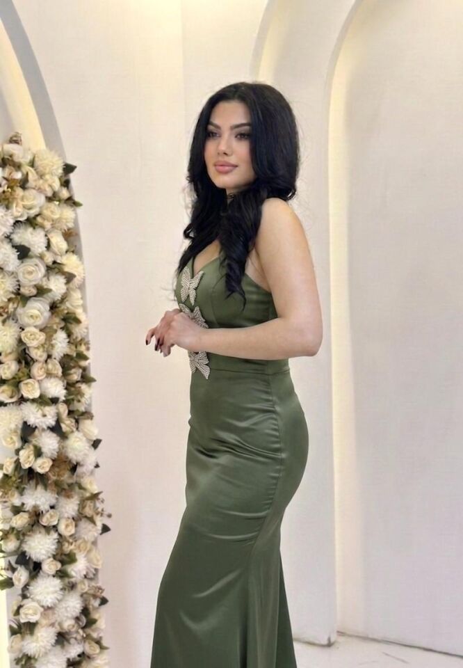 ÇAĞLA YEŞİL  STRAPLEZ KELEBEK DETAY SATEN ABİYE 40