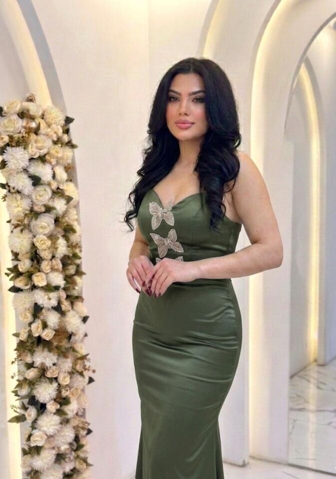 ÇAĞLA YEŞİL  STRAPLEZ KELEBEK DETAY SATEN ABİYE 40