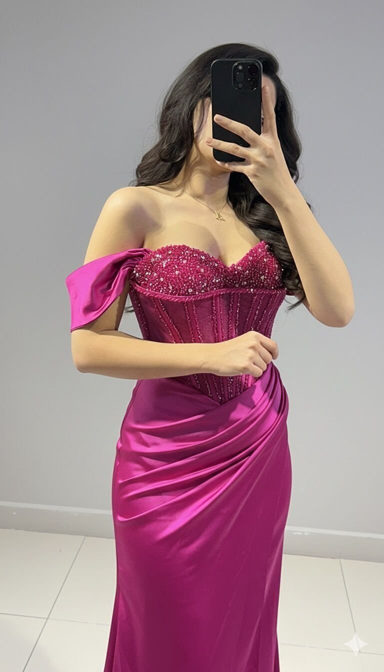 Saten Kolları düşük özel tasarım yırtmaçlı göğüs taş işlemeli  Fuşya  ABİYE 36 - FUŞYA