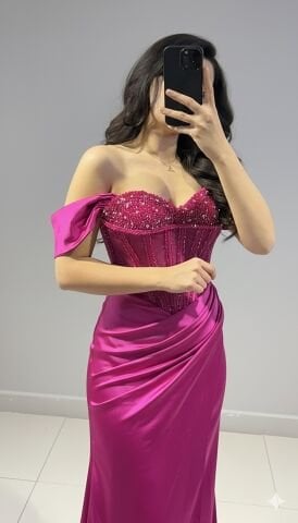 Saten Kolları düşük özel tasarım yırtmaçlı göğüs taş işlemeli  Fuşya  ABİYE 44