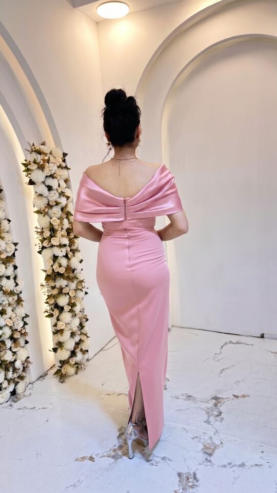 PEMBE KAYIK YAKA TAŞ DETAYLI DAR KESİM ABİYE