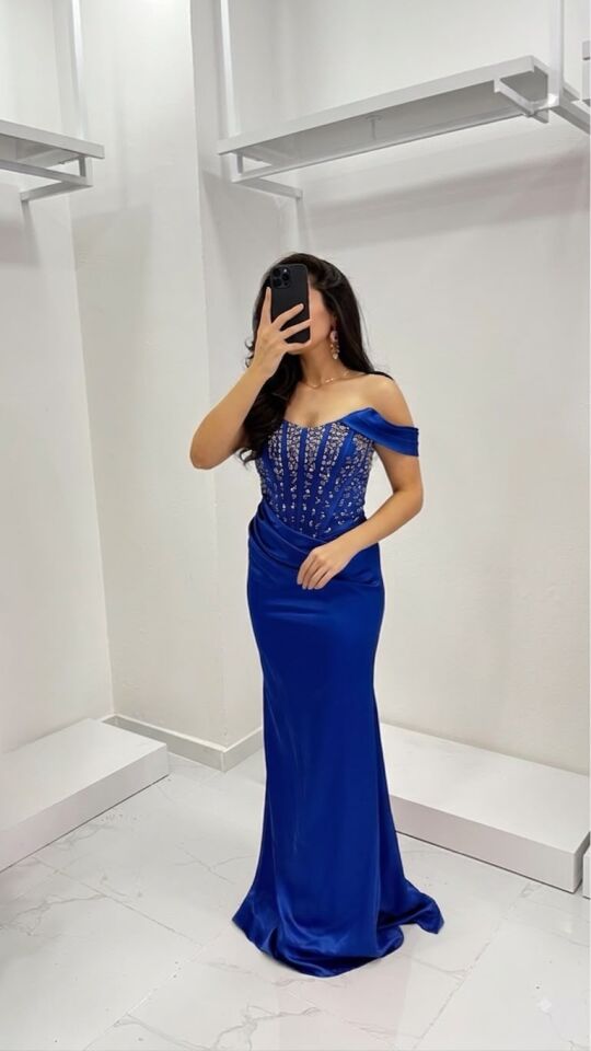 SAKS MAVİ DÜŞÜK KOL STRAPLEZ KORSE GÖRÜNÜMLÜ TAŞLI ABİYE 38