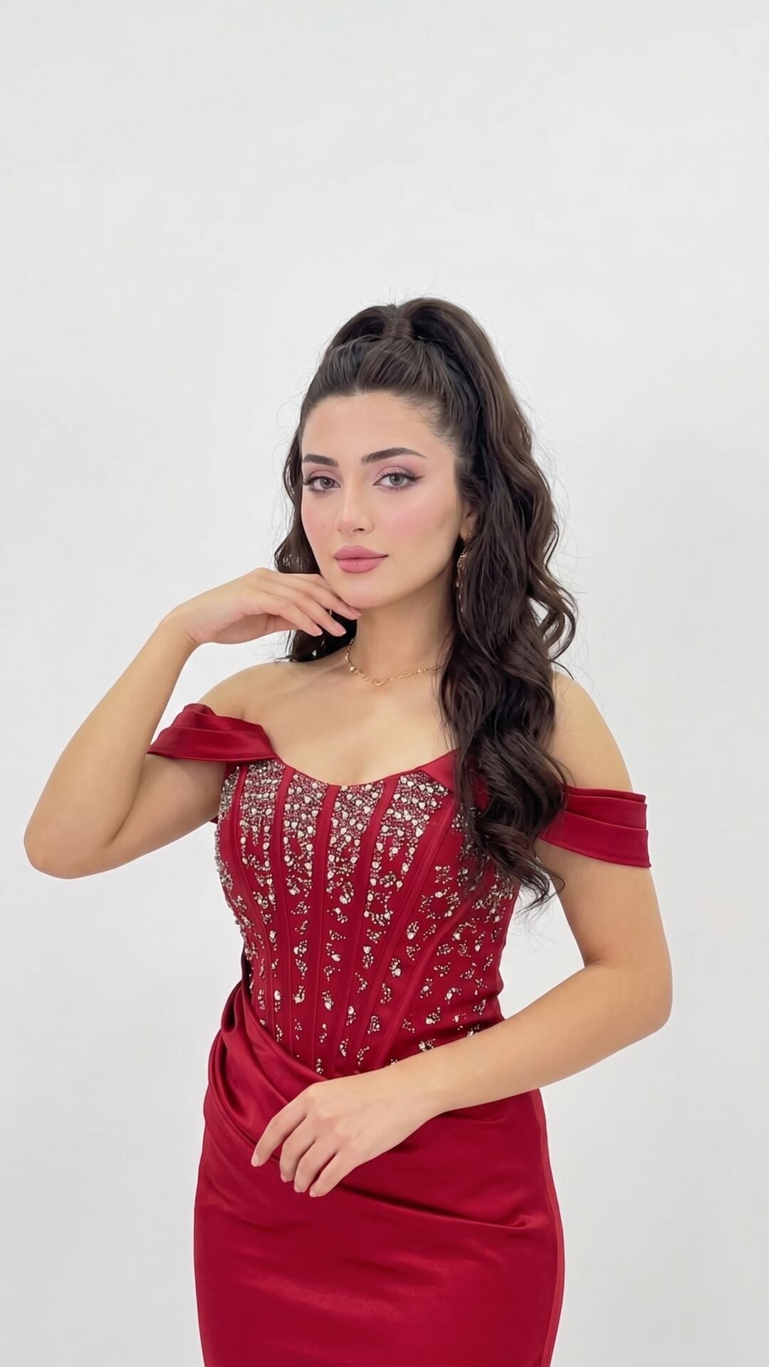 KIRMIZI DÜŞÜK KOL STRAPLEZ KORSE GÖRÜNÜMLÜ TAŞLI ABİYE