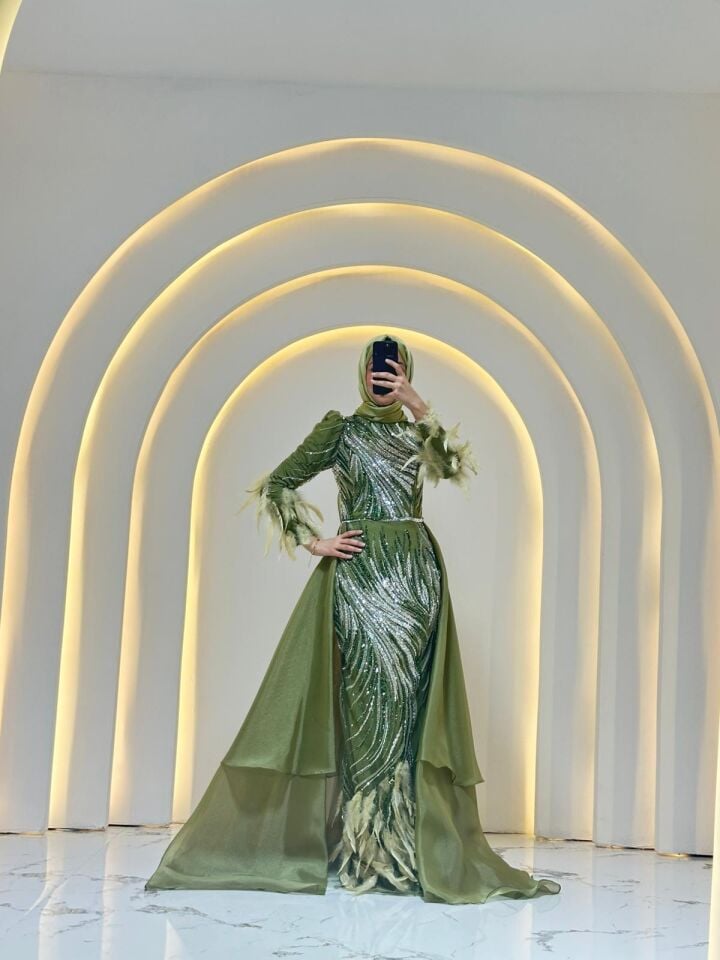 KUŞ TÜYÜ DEETYLI PELERİN YEŞİL TESETTÜR ABİYE  46