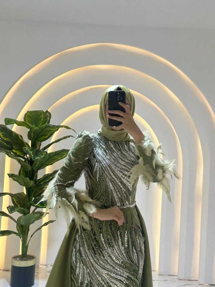 KUŞ TÜYÜ DEETYLI PELERİN YEŞİL TESETTÜR ABİYE 46