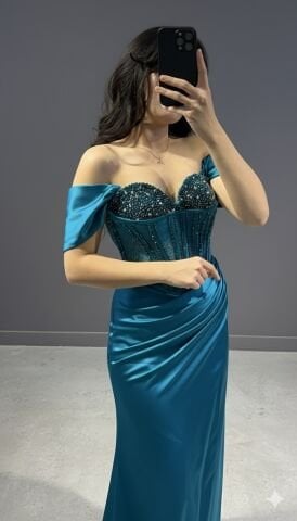 Saten Kolları düşük özel tasarım yırtmaçlı göğüs taş işlemeli  Petrol  ABİYE 44