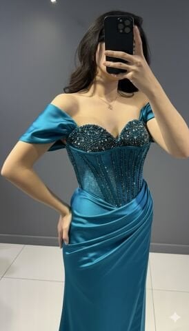 Saten Kolları düşük özel tasarım yırtmaçlı göğüs taş işlemeli  Petrol  ABİYE 44