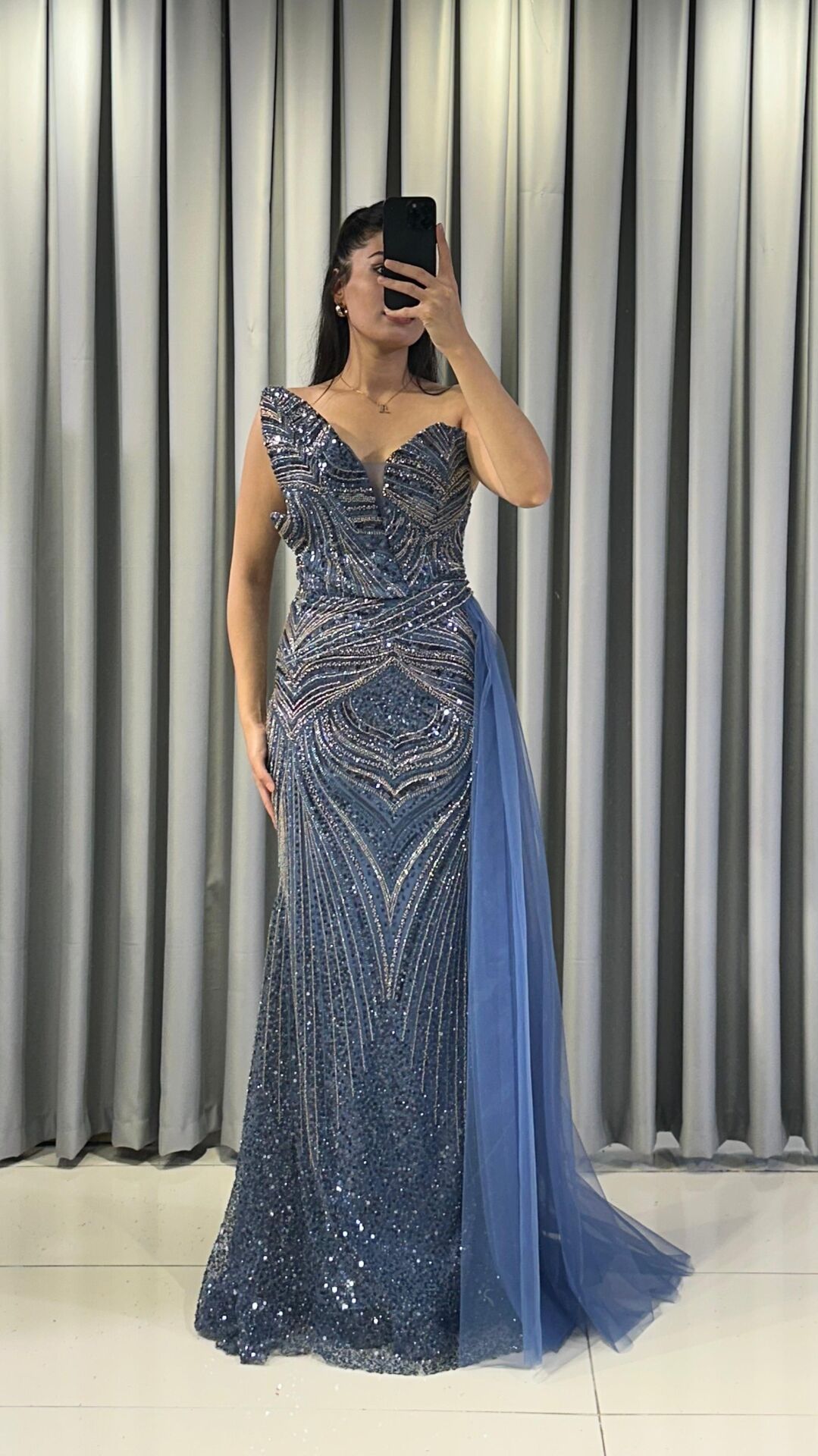 Full taş işlemeli straplez v yaka balık basen kısmı uzun tül detaylı  Mavi Abiye 38 - Mavi