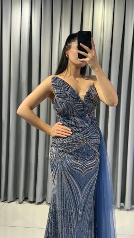 Full taş işlemeli straplez v yaka balık basen kısmı uzun tül detaylı  Mavi Abiye 38 - Mavi