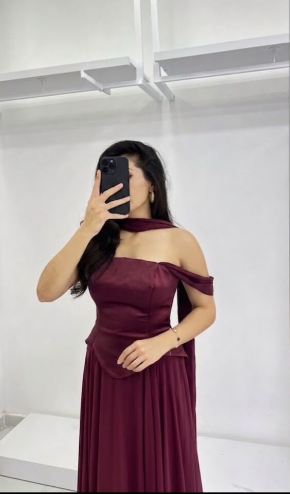 BORDO FULARLI DÜŞÜK KOL ÜST SATEN ALT ŞİFON ABİYE 38