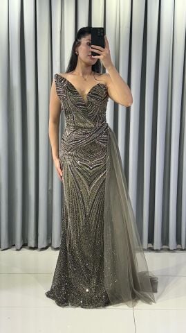 Full taş işlemeli straplez v yaka balık basen kısmı uzun tül detaylı  Yeşil Abiye 44