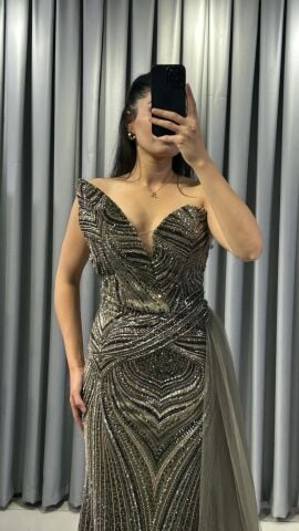 Full taş işlemeli straplez v yaka balık basen kısmı uzun tül detaylı  Yeşil Abiye 44