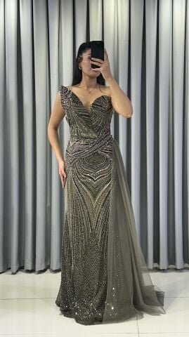 Full taş işlemeli straplez v yaka balık basen kısmı uzun tül detaylı  Yeşil Abiye 44