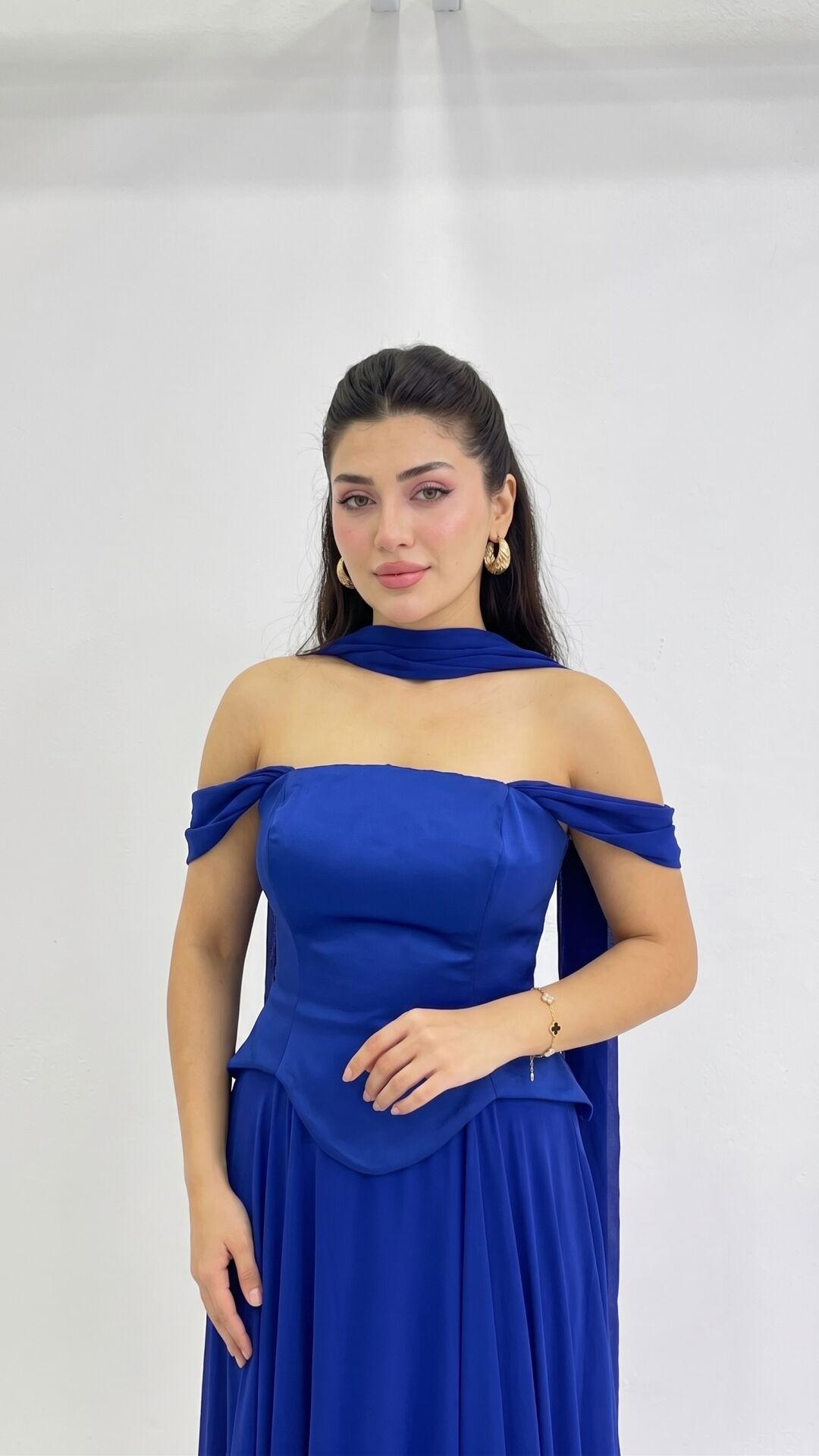 SAKS MAVİ FULARLI DÜŞÜK KOL ÜST SATEN ALT ŞİFON ABİYE 38