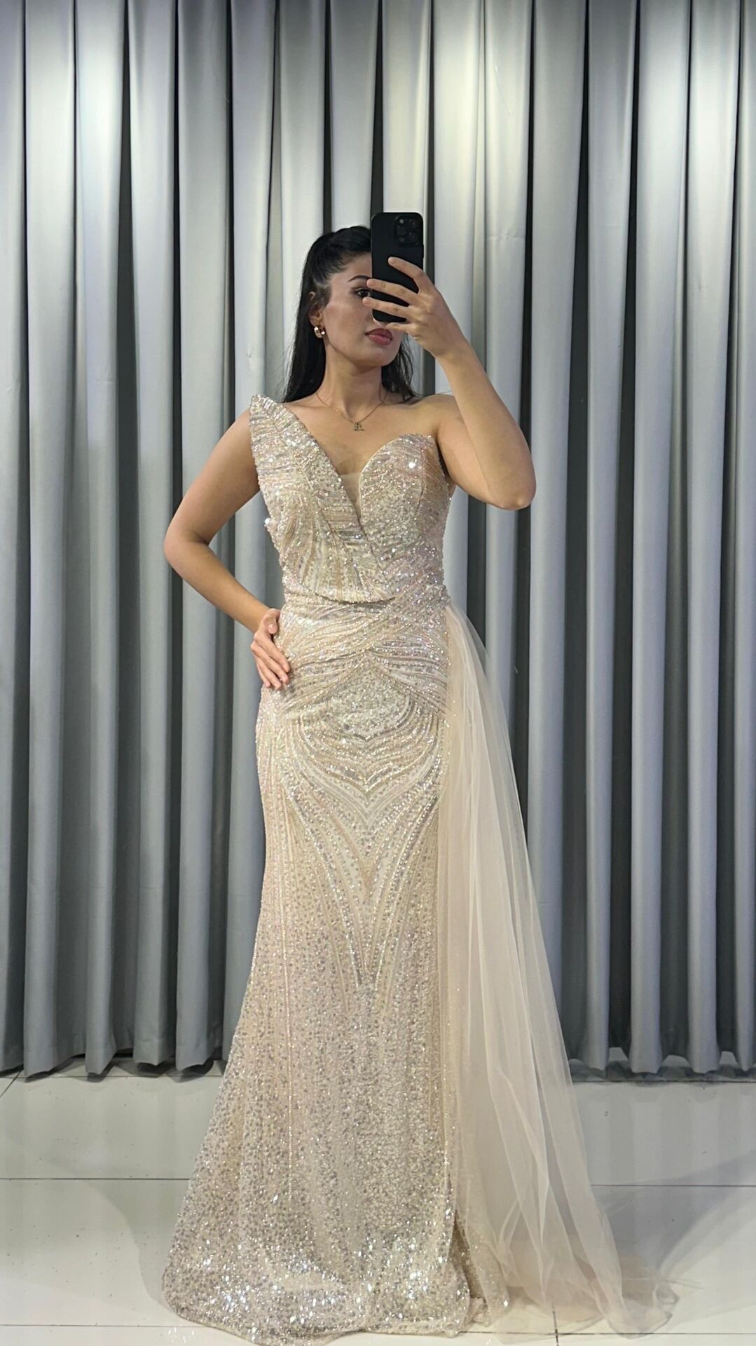 Full taş işlemeli straplez v yaka balık basen kısmı uzun tül detaylı Krem  Abiye 42