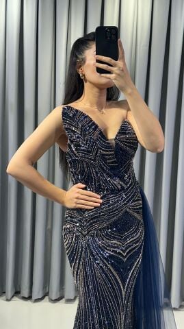 Full taş işlemeli straplez v yaka balık basen kısmı uzun tül detaylı Lacivert Abiye 44