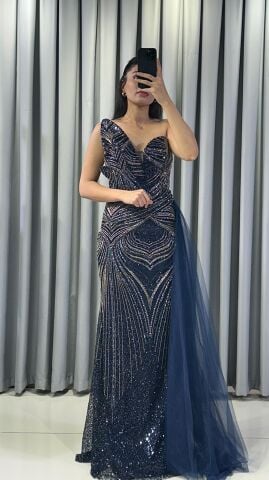 Full taş işlemeli straplez v yaka balık basen kısmı uzun tül detaylı Lacivert Abiye 44