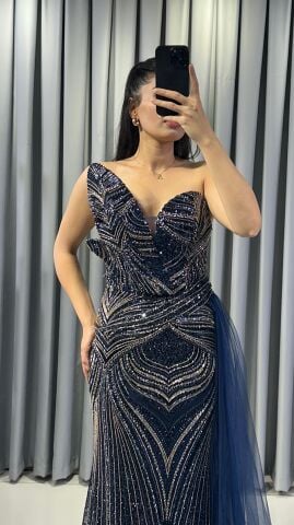 Full taş işlemeli straplez v yaka balık basen kısmı uzun tül detaylı Lacivert Abiye 44