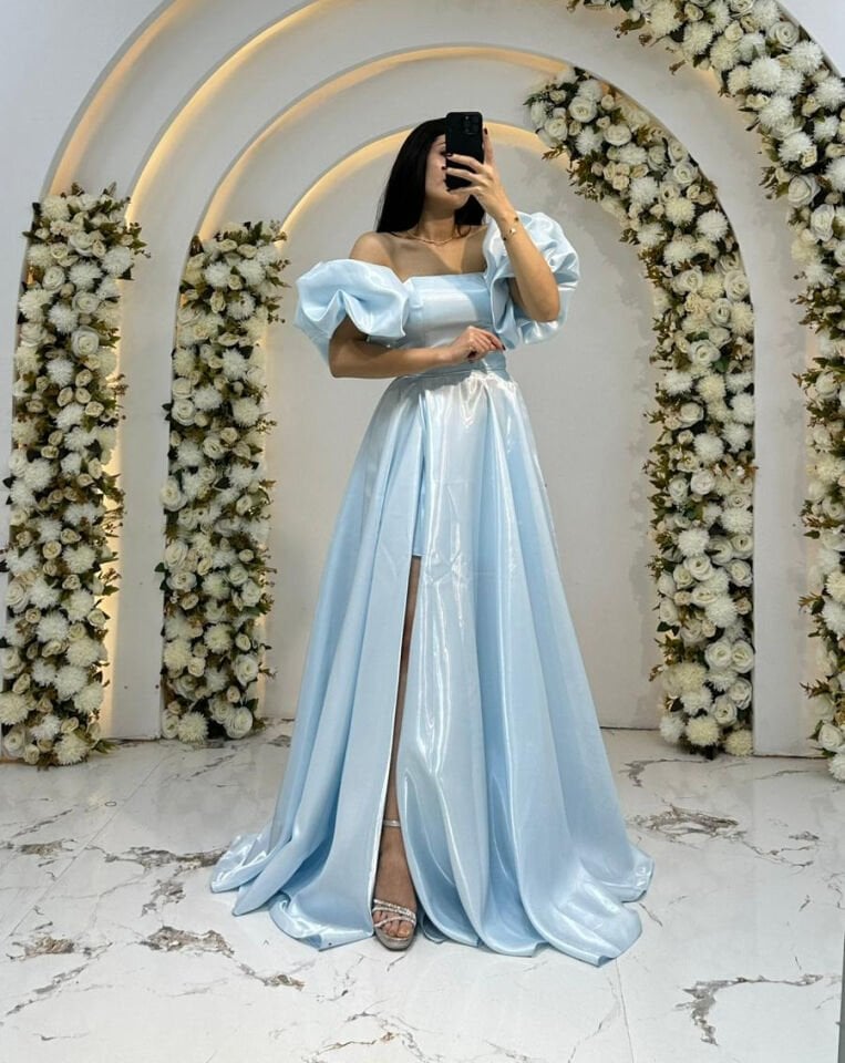 Kabarık, puf kollar Mavi  Abiye  omuzları açıkta bırakan Saten  ipeksi parlaklığa sahip kumaş tür 42