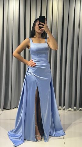 Saten Kare yaka, bele oturan drapeli korsaj Yüksek bacak yırtmacı ve uzun dökümlü kuyruk Mavi Abiye 42