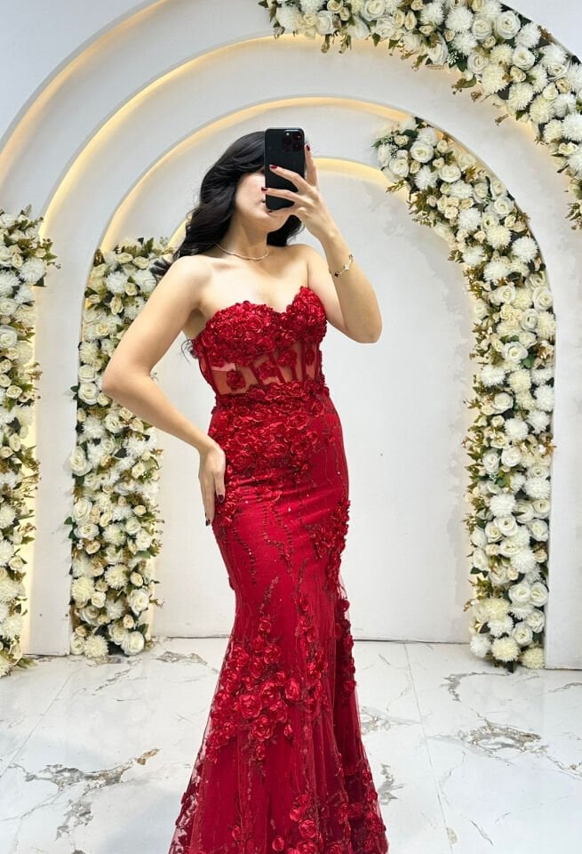 Vücudu saran balık model Kalp yaka, transparan file detaylı ve balenli korse formunda üst gövde Kırmızı Abiye 42