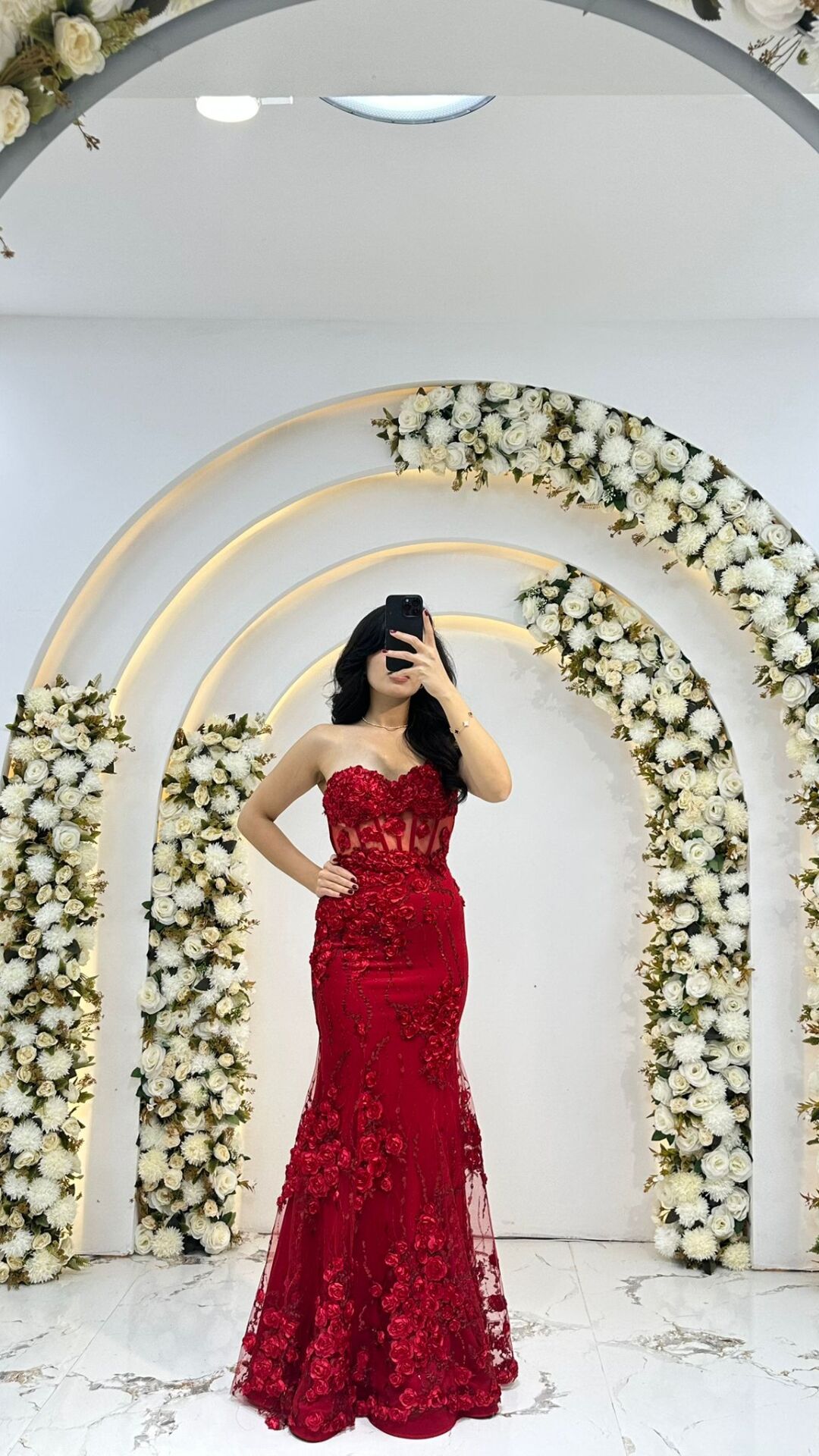 Vücudu saran balık model Kalp yaka, transparan file detaylı ve balenli korse formunda üst gövde Kırmızı Abiye 42