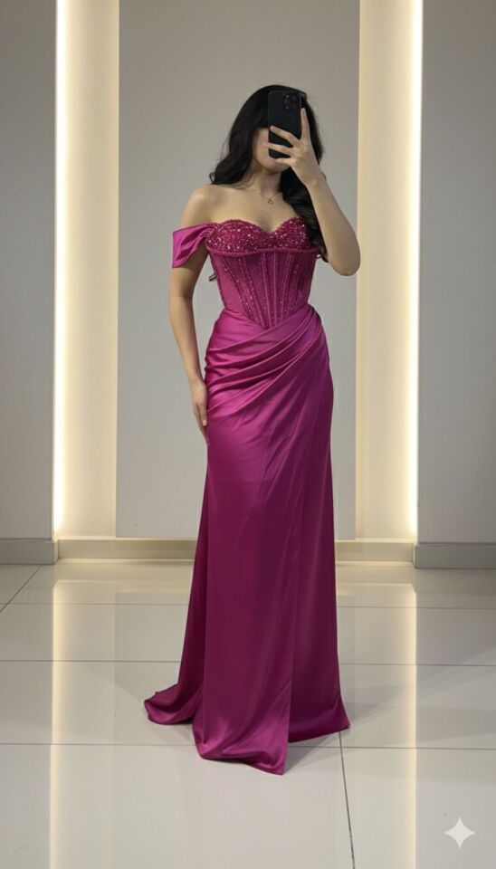 Saten Kolları düşük özel tasarım yırtmaçlı göğüs taş işlemeli Fuşya ABİYE 36