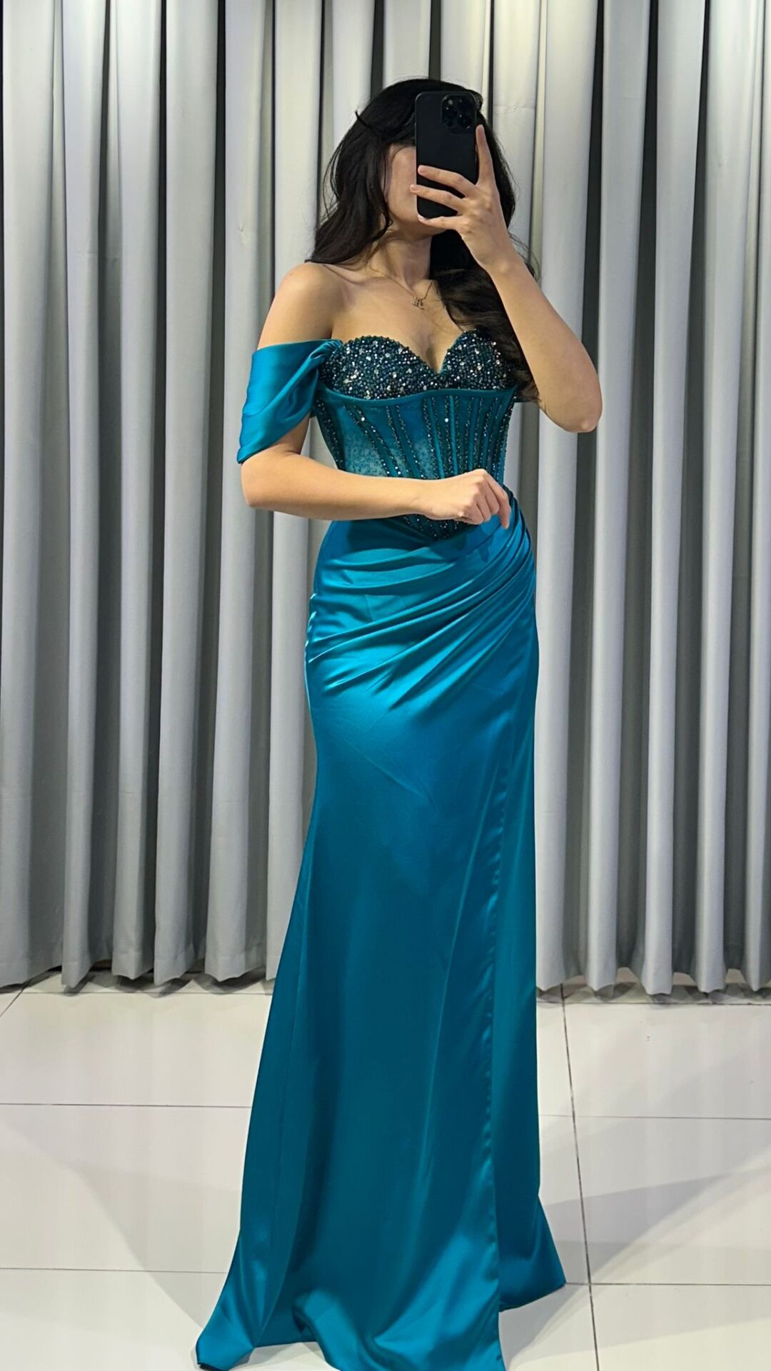 Saten Kolları düşük özel tasarım yırtmaçlı göğüs taş işlemeli Turkuaz  ABİYE 42