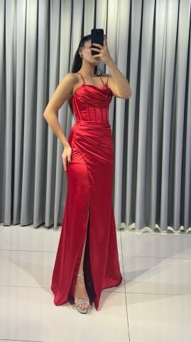 Uzun yırtmaçlı Saten korse ve yırtmaç detaylı, parlak Kırmızı Abiye 42