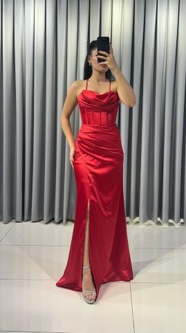 Uzun yırtmaçlı Saten korse ve yırtmaç detaylı, parlak Kırmızı Abiye 42