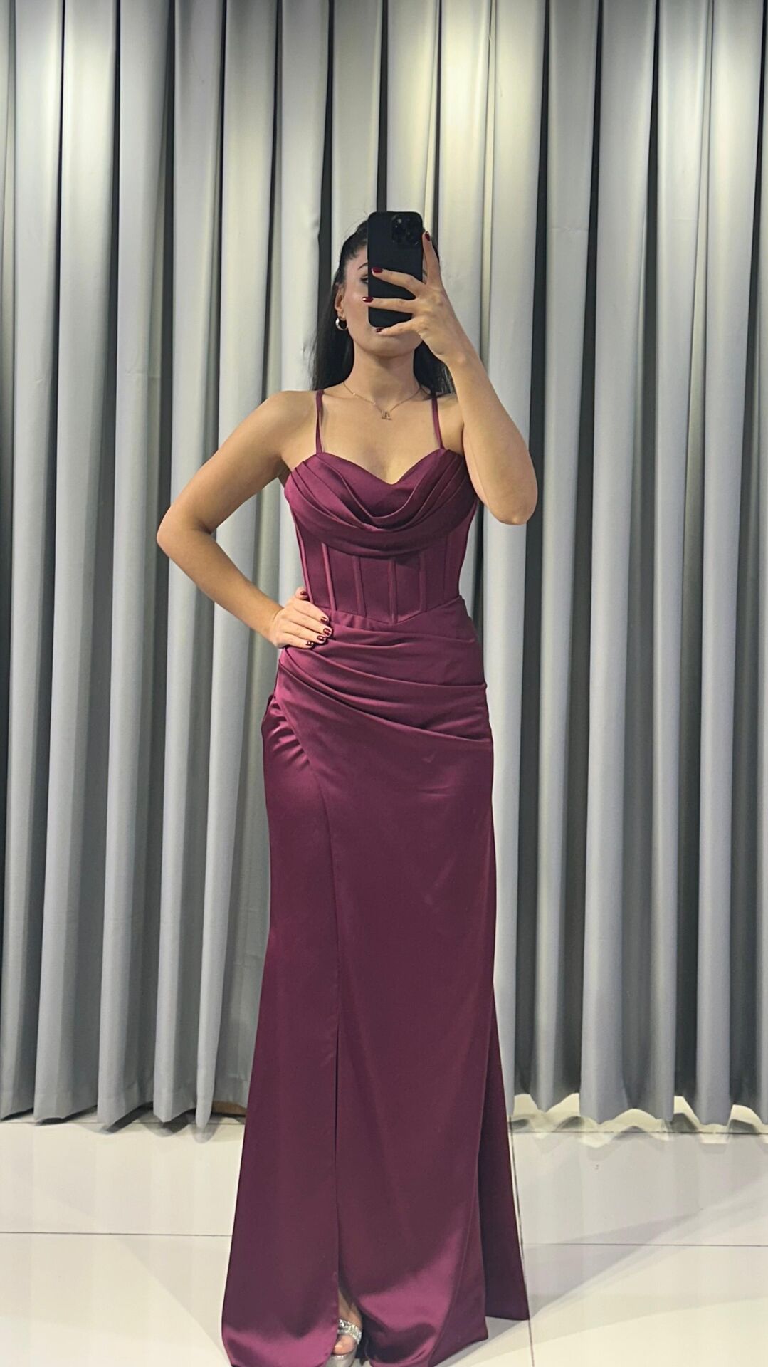 uzun yırtmaçlı Saten korse ve yırtmaç detaylı, parlak Mor Abiye 42