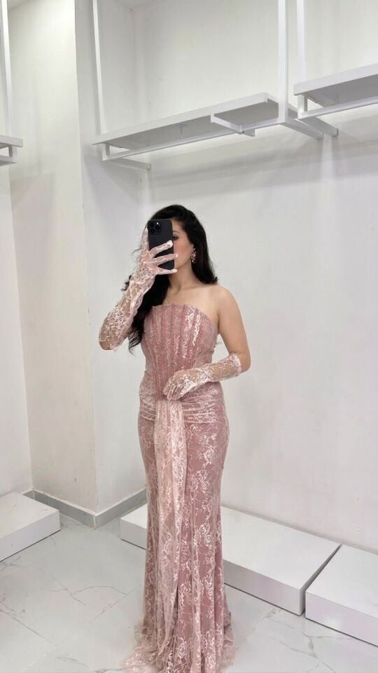 PEMBE DANTEL İŞLEMELİ ELDİVEN DETAYLI BALIK ABİYE 42