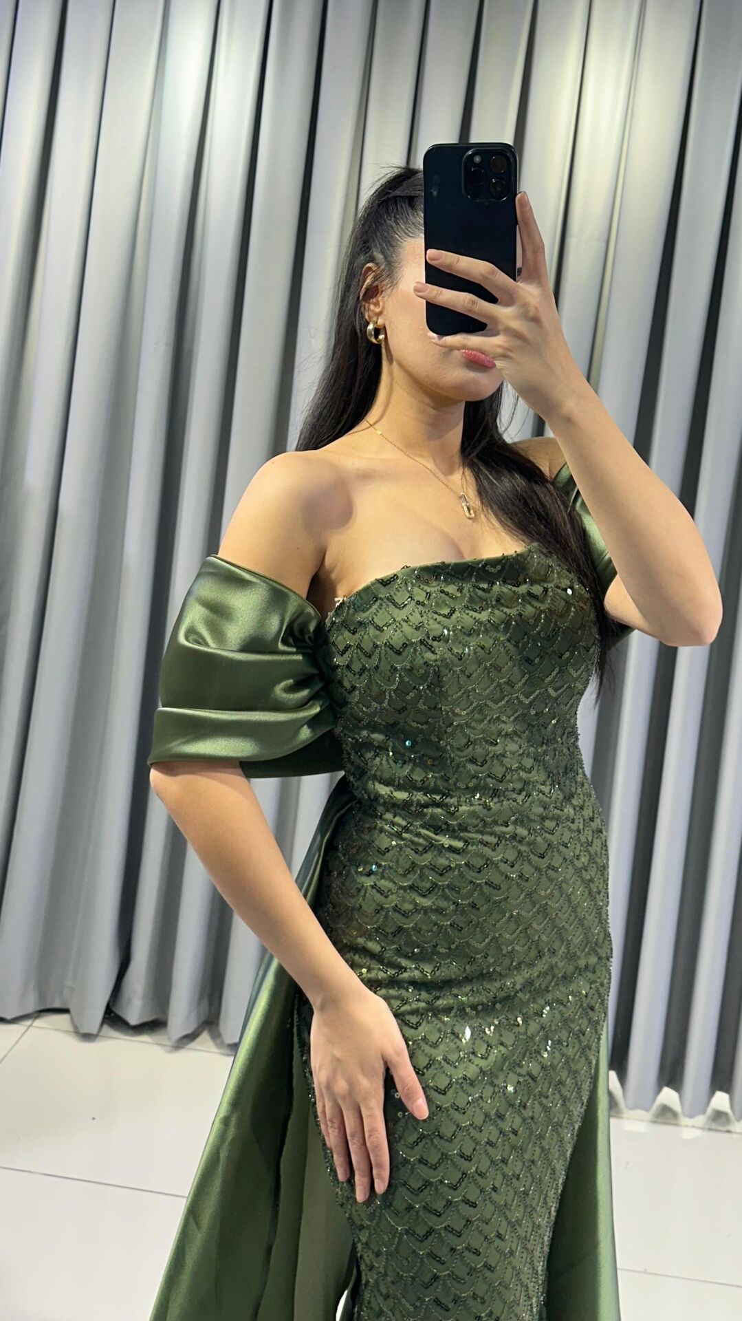 Straplez yaka ve boydan boya pul payet işlemeli Vücudu saran balık göz alıcı Yeşil  Abiye 44