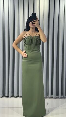 Vücuda oturan, düz kesimli, yere kadar uzanan korse üstlü uzun Yeşil Abiye elbise. 42