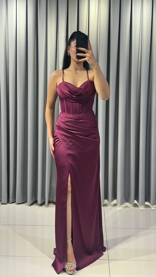 Uzun yırtmaçlı Saten korse ve yırtmaç detaylı, parlak Mor Abiye 40