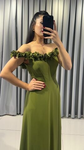 Madonna yaka, uzun abiye elbise Omuz ve yaka kısmında çiçek Bele oturan, A kesim Yeşil Abiye Elbise 42