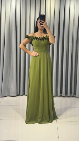 Madonna yaka, uzun abiye elbise Omuz ve yaka kısmında çiçek Bele oturan, A kesim Yeşil Abiye Elbise 42