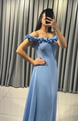 Madonna yaka, uzun abiye elbise Omuz ve yaka kısmında çiçek Bele oturan, A kesim Mavi Abiye Elbise 42