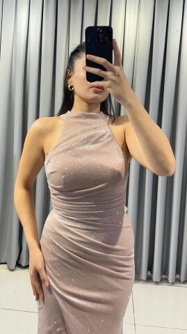Halter yaka vücuda oturan yandan derin yırtmaçlı hafif parlak simli kumaş Pembe  Abiye elbise 42