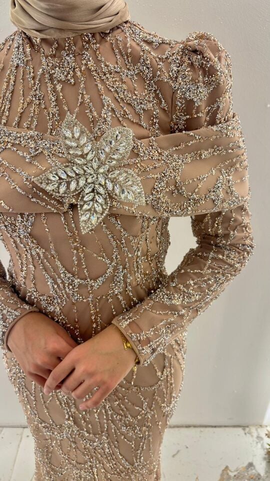 BALIK BOL TAŞ DETAYLI HAKİ YAKA VİZON TESETTÜR ABİYE