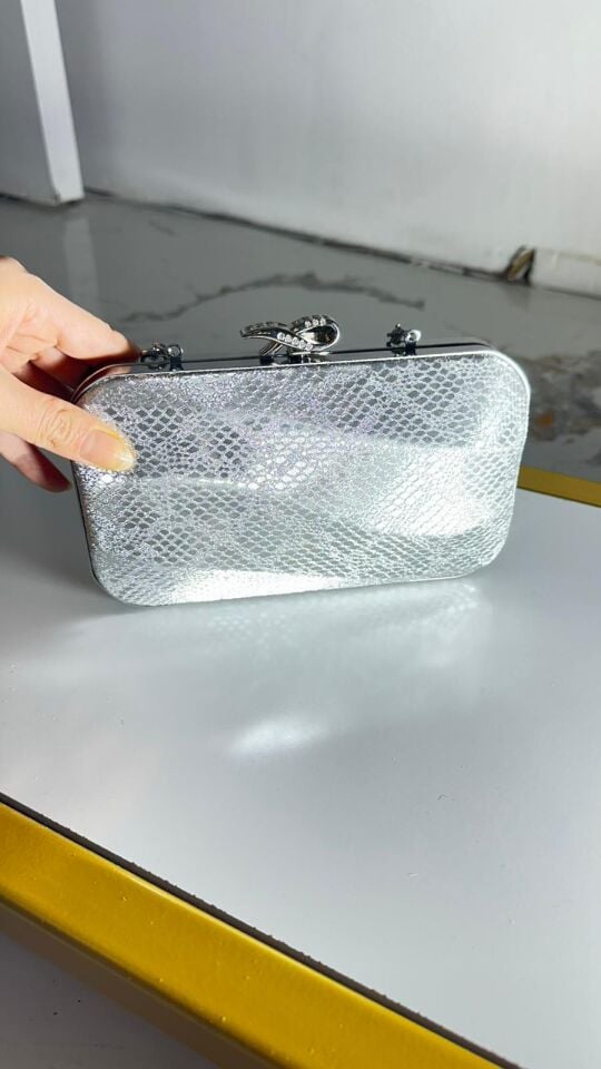 Gümüş yılan desenli Abiye çanta