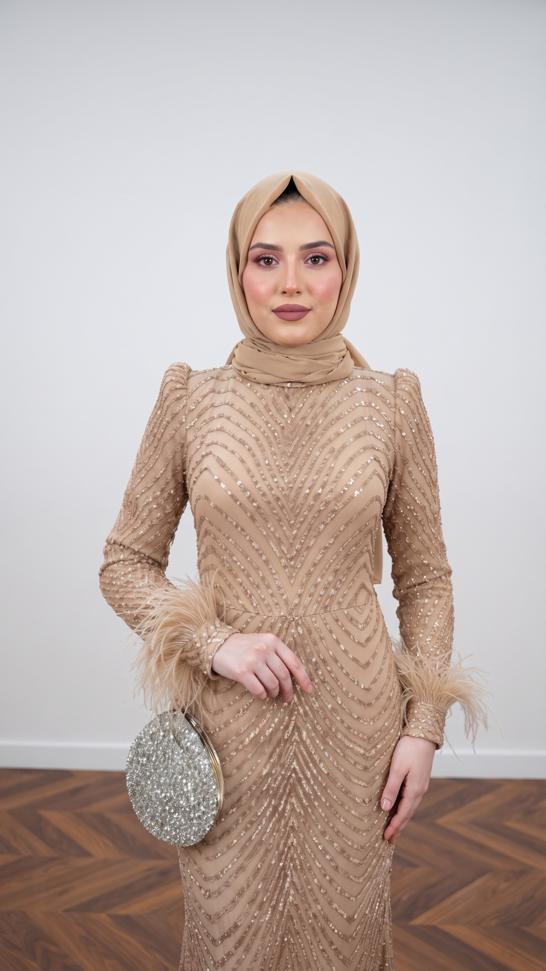 BEJ TAŞ İŞLEMELİ  TÜY  DETAYLI BALIK ABİYE