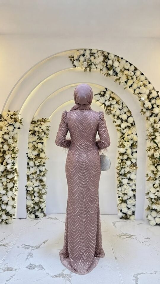 GÜL KURUSU TAŞ İŞLEMELİ  TÜY  DETAYLI BALIK ABİYE