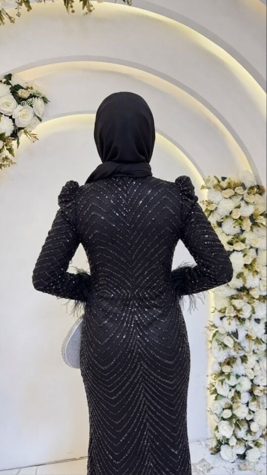 SİYAH TAŞ İŞLEMELİ  TÜY  DETAYLI BALIK ABİYE 38