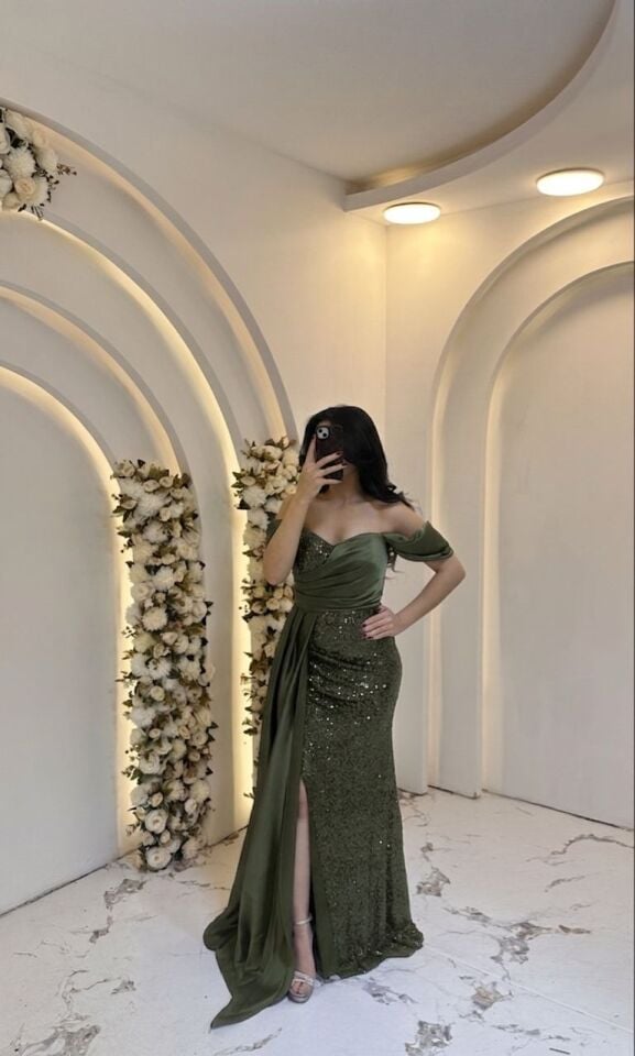 YEŞİL SATEN PAYET YIRTMAÇ DETAYLI ABİYE 40