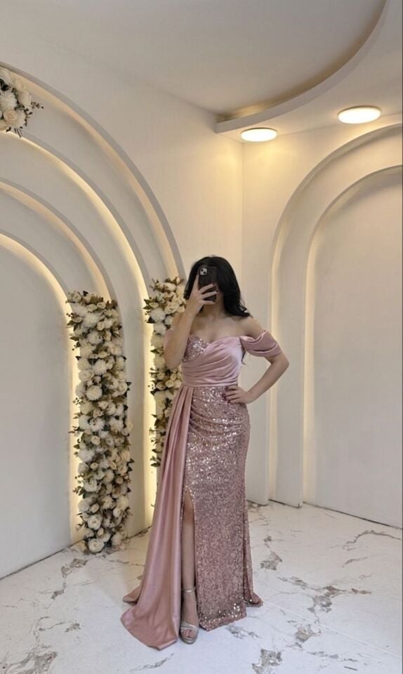 PEMBE SATEN PAYET YIRTMAÇ DETAYLI ABİYE 40
