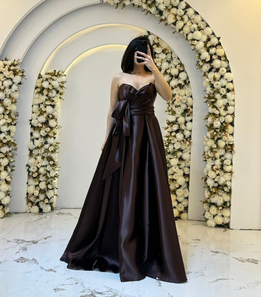 STRAPLEZ KALP YAKA SATEN KAHVERENGİ ABİYE 42