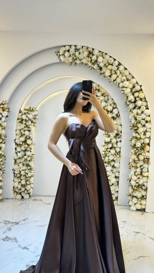 STRAPLEZ KALP YAKA SATEN KAHVERENGİ ABİYE 42