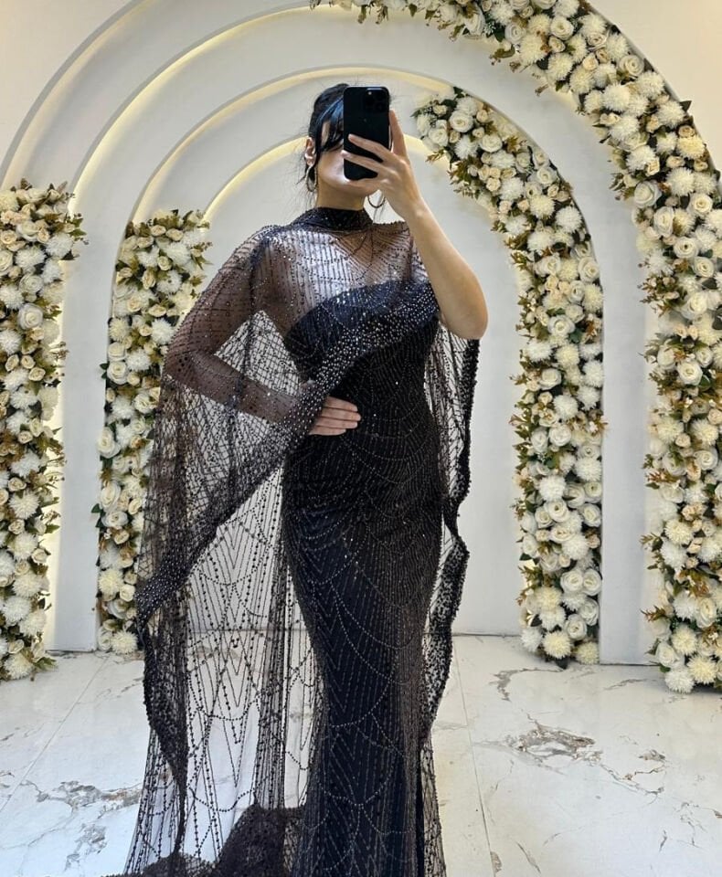 VÜCUDU SARAN BALIK KESİM TAŞ PELERİNLİ KAHVERENGİ ABİYE 42