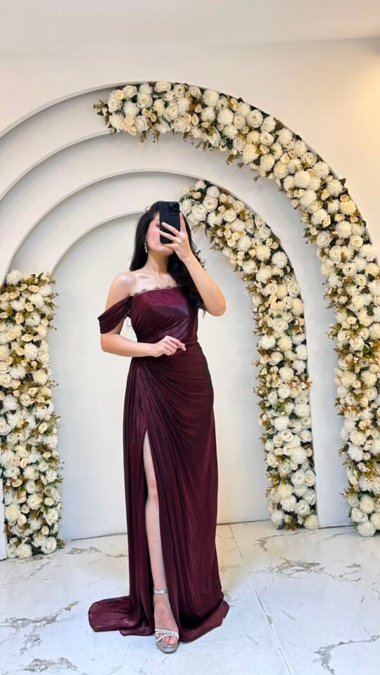 BORDO DÜŞÜK KOL STRAPLEZ ŞİFON ABİYE